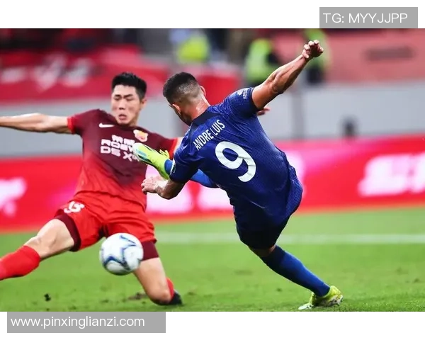 赛后分析：上海足球队与武汉足球队在比赛中的战术意识与表现对比