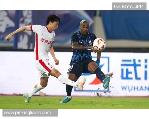 赛后分析:北京足球队与武汉足球队球员个人能力对比与表现评估 赛后分析:北京足球队与武汉足球队球员个人能力对比与表现评估