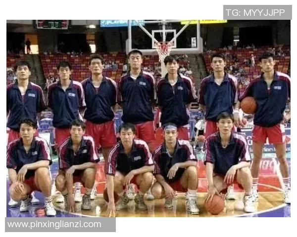 重庆篮球队在世界锦标赛中的奋勇拼搏与辉煌成就回顾 重庆篮球队在世界锦标赛中的奋勇拼搏与辉煌成就回顾