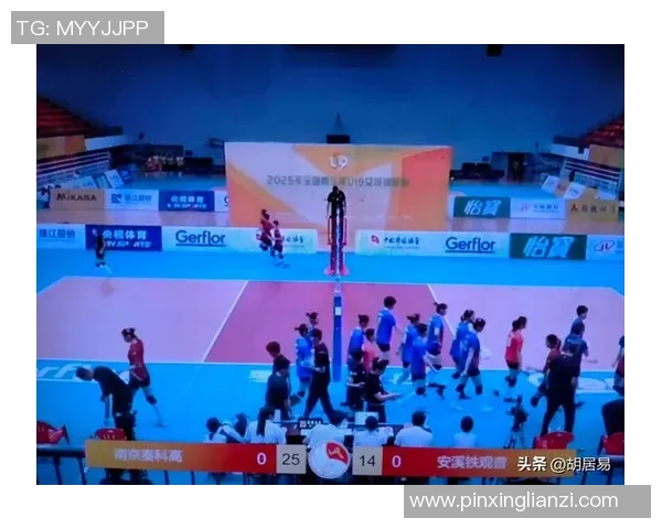 重庆网球队在钻石联赛中的默契配合展现出强大实力与团队精神