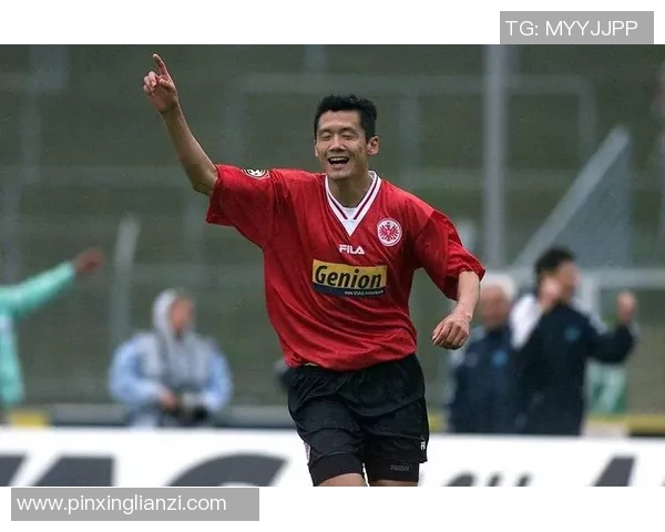 从贫困到辉煌足球明星背后的艰辛奋斗与不屈精神