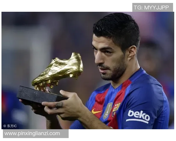 足球明星名字书写艺术展现足球魅力与个人风采的完美结合